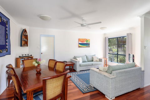12 Ibis Court - Highset Beach House With Natural Bushland Gardens And Covered Decks - Grafton Accommodation 3