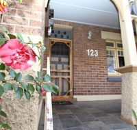 123 Hill St Heart of Orange Double Brick - Grafton Accommodation
