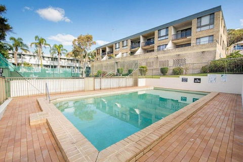 14 'THE DUNES', 38 MARINE DR - LARGE UNIT WITH POOL, TENNIS COURT AND DIRECTLY ACROSS FROM FINGAL - Grafton Accommodation 3
