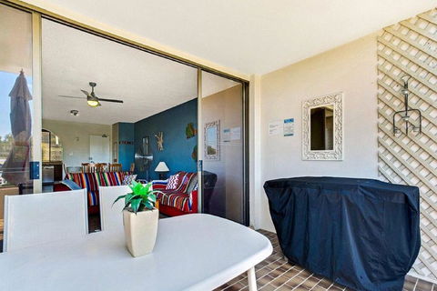 14 'THE DUNES', 38 MARINE DR - LARGE UNIT WITH POOL, TENNIS COURT AND DIRECTLY ACROSS FROM FINGAL - Grafton Accommodation 1