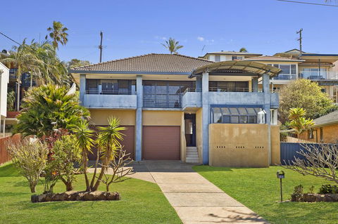 143 Matthew Flinders Drive, Port Macquarie - Grafton Accommodation 1