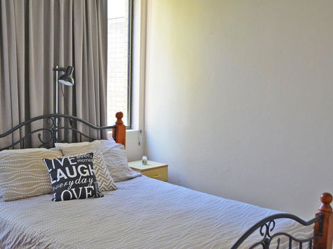 15 'Harbourside' 3-7 Soldiers Point Road - Right On The Waterfront - Grafton Accommodation 2
