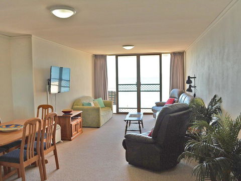 15 'Harbourside' 3-7 Soldiers Point Road - Right On The Waterfront - Grafton Accommodation 1