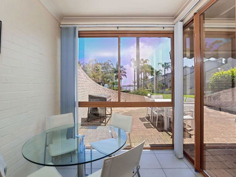 16 'The Moorings' 4 Cromarty Road - Waterfront Property With Pool & Air Conditioning - Grafton Accommodation 3
