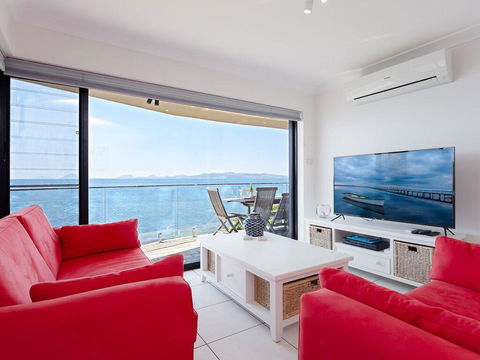 2 'Lanimer' 14 Mitchell Street - Beautiful Waterfront Property With Spectacular Views - Grafton Accommodation 2