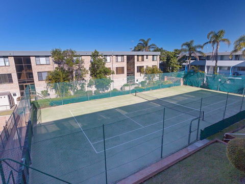 2 'The Dunes', 38 Marine Drive - Pool, Tennis Court And So Close To The Beach - Grafton Accommodation 3