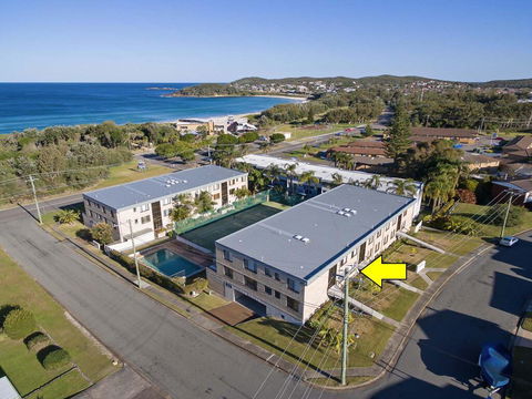 2 'The Dunes', 38 Marine Drive - Pool, Tennis Court And So Close To The Beach - Grafton Accommodation 0