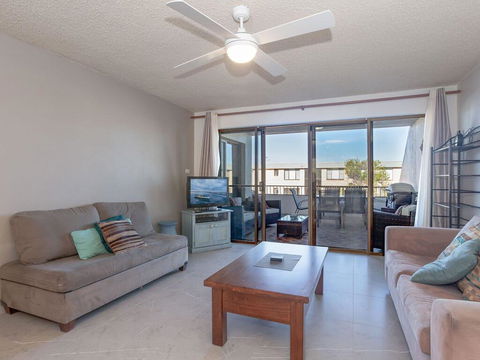 2 'The Dunes', 38 Marine Drive - Pool, Tennis Court And So Close To The Beach - Grafton Accommodation 2