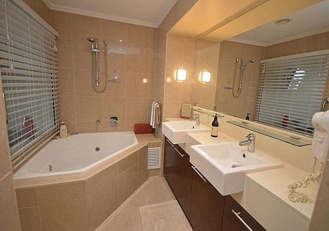 2 BDR/Apt/Foxtel/WiFi/Pool/parking/Spa/Hervey Bay - Grafton Accommodation 2