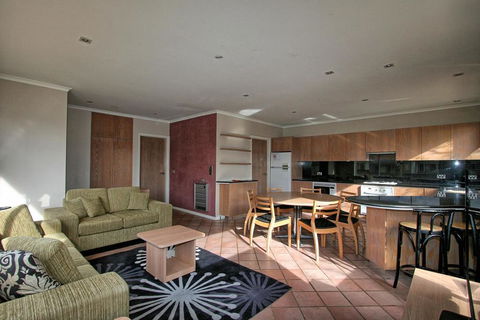 2 Munyang Street, Jindabyne - Grafton Accommodation 0