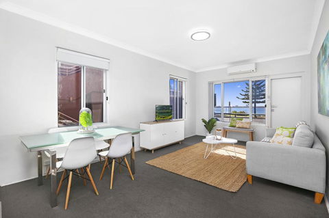 2 South Pacific - Grafton Accommodation 0