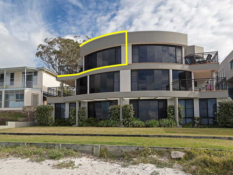 2/137 Soldiers Point Road - Luxury Unit On The Waterfront With Aircon And Free Unlimited Wi Fi - Grafton Accommodation 1