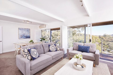 Bright And Spacious Family Home With Leafy Deck - Grafton Accommodation 1