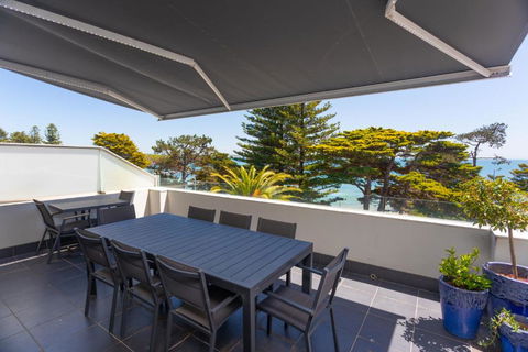 C-Scape Penthouse - Cowes Beach Front - Grafton Accommodation 2