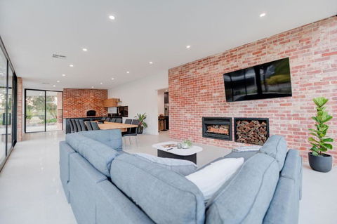 CASALE ESTATE - Grafton Accommodation 1