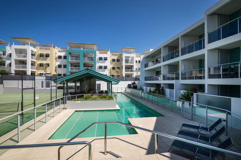 2BR Coolum Beach Escape , Courtyard, Pool, Spa, Tennis - Grafton Accommodation 3