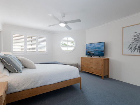 3 'Pelican Sands', 83 Soldiers Point Rd - Stunning Waterfront Unit With Magical Water Views & Air Conditioning - Grafton Accommodation 1