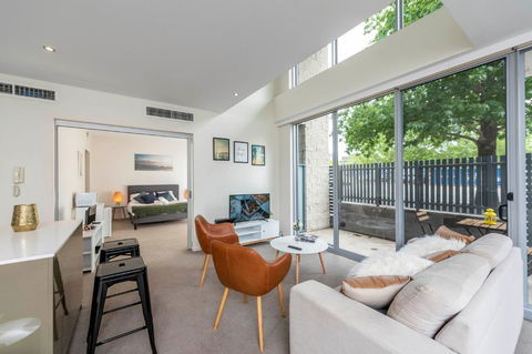 3 BDR Stylish City Retreat // Close To All And Everything In Canberra - Grafton Accommodation 2
