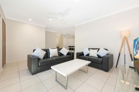3 Bedroom Central Home - Grafton Accommodation 1
