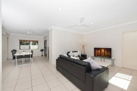 3 Bedroom Central Home - Grafton Accommodation 2