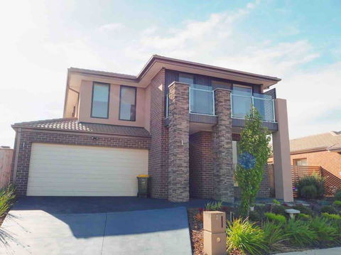 4 Bed 2 And A Half Bath Luxury Villa In Point Cook - Grafton Accommodation 0