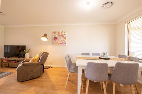 42 Rosemary Lane - Central Orange - Spacious Family Home - Quiet Lane - Grafton Accommodation 3