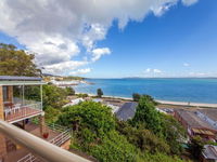 5 'Quarterdeck' 12 Magnus Street - panoramic water views  close to town