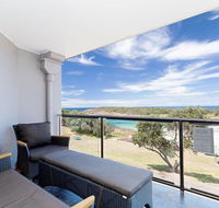 5 'The Outlook' 4 Ocean Parade - overlooking Boat Harbour beach and ducted air conditioning - Grafton Accommodation