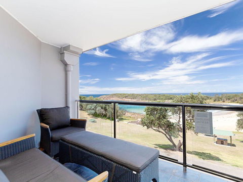 5 'The Outlook', 4 Ocean Parade - Overlooking Boat Harbour Beach And Ducted Air Conditioning - Grafton Accommodation 0