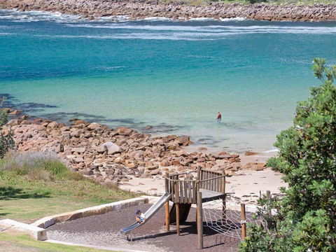 5 'The Outlook', 4 Ocean Parade - Overlooking Boat Harbour Beach And Ducted Air Conditioning - Grafton Accommodation 3