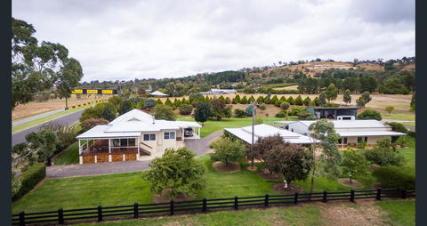 505 CONROD STRAIGHT MOUNT PANORAMA - Grafton Accommodation 1