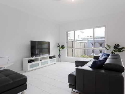 5B BENT STREET - LARGE HOUSE WITH DUCTED AIR CON, WIFI & FOXTEL - Grafton Accommodation 1