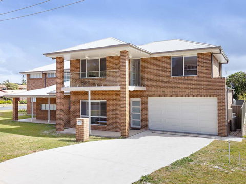 5B BENT STREET - LARGE HOUSE WITH DUCTED AIR CON, WIFI & FOXTEL - Grafton Accommodation 0