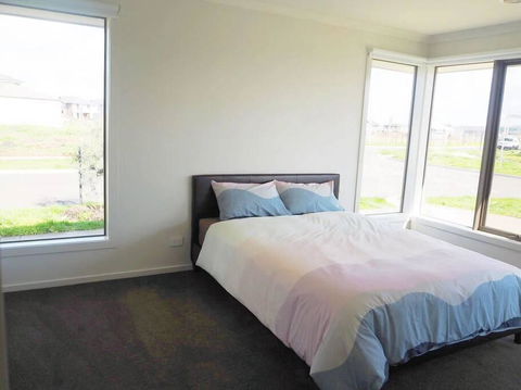 5Bed 2Bath Family House In Werribee - Grafton Accommodation 2