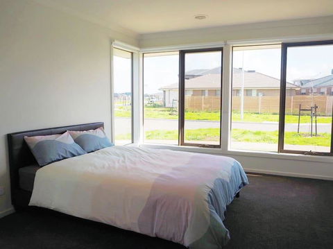 5Bed 2Bath Family House In Werribee - Grafton Accommodation 1