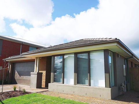 5Bed 2Bath Family House In Werribee - Grafton Accommodation 0