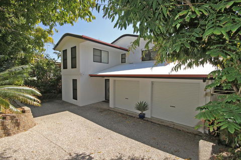 8 Springfield Avenue - Pet Friendly, Linen Included - Grafton Accommodation 0