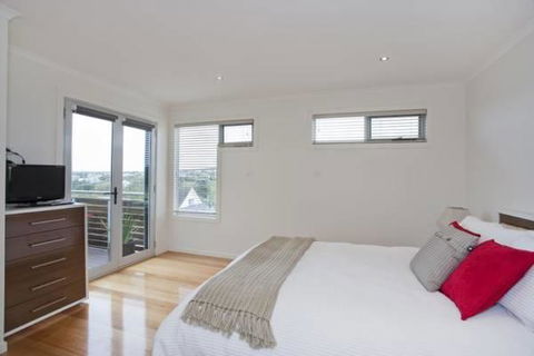 A Beautiful Beach House Torquay - Grafton Accommodation 2
