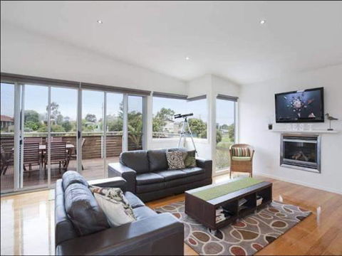 A Beautiful Beach House Torquay - Grafton Accommodation 1