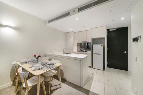 A Central & Cozy 2BR Apt Near Federation Square - Grafton Accommodation 2