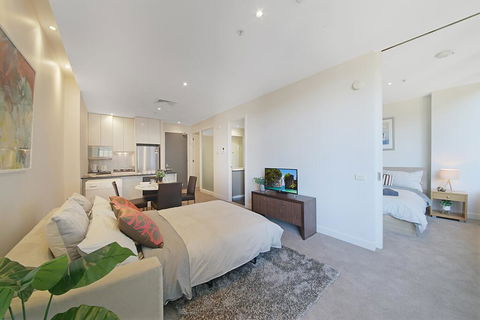A Comfy & Central 2BR Apt Near Flinders Station - Grafton Accommodation 2
