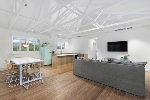 A PERFECT STAY - Sunset Beach - Summer Breeze - Grafton Accommodation 0