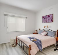 A Wave From It All - Grafton Accommodation