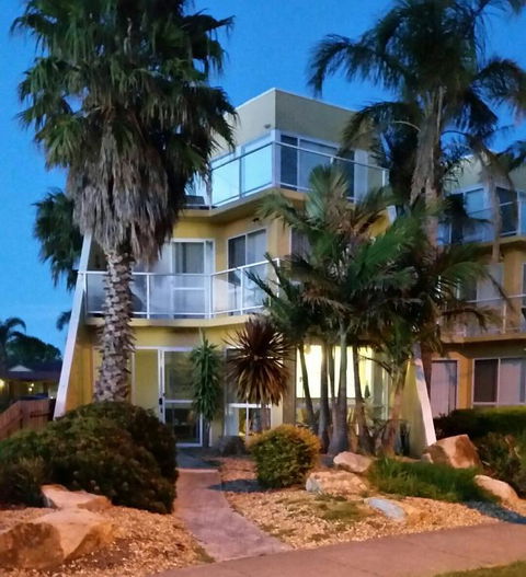 Abel Tasman On Esplanade - Grafton Accommodation 3