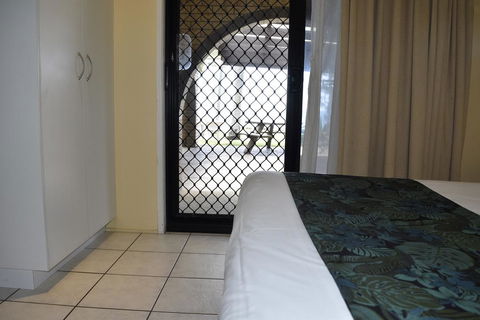 ABSOLUTE BEACH FRONT MACKAY - Comfort Resort Blue Pacific - Grafton Accommodation 2