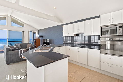 Absolute Waterfront @ Anna Bay - Grafton Accommodation 1