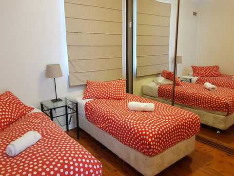 Accommodation Sydney North Shore: Frenchs Forest 3 Bedroom House - Grafton Accommodation 3