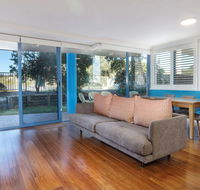 Across the road from the beach - Grafton Accommodation