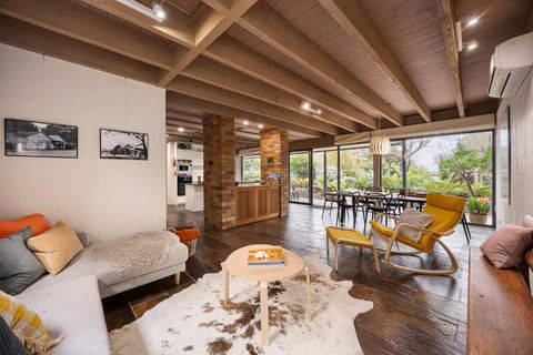 Echo Beach In Somers - Grafton Accommodation 2