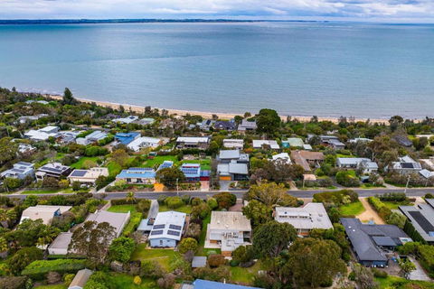 Echo Beach In Somers - Grafton Accommodation 3
